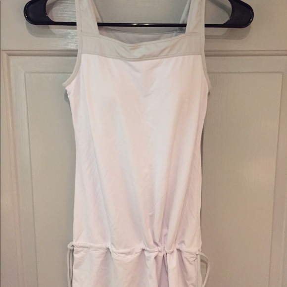 Uniqlo active wear, bra-in tank - Picture 2 of 2